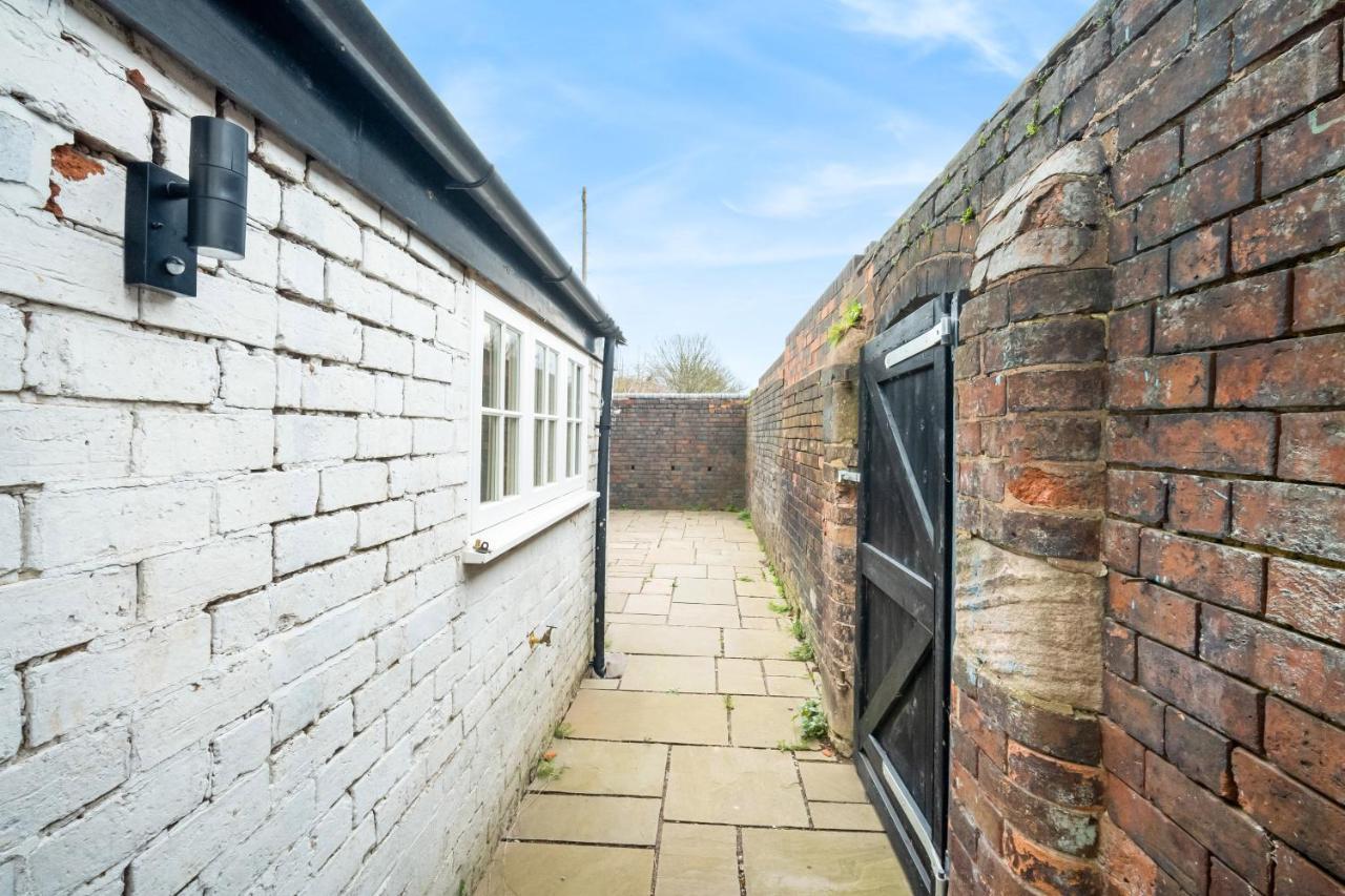 Beautiful Waterside Apartment - Parking - Perry Barr - Top Rated Birmingham Exteriör bild