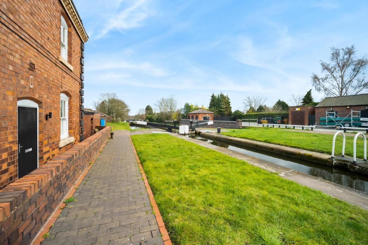 Beautiful Waterside Apartment - Parking - Perry Barr - Top Rated Birmingham Exteriör bild