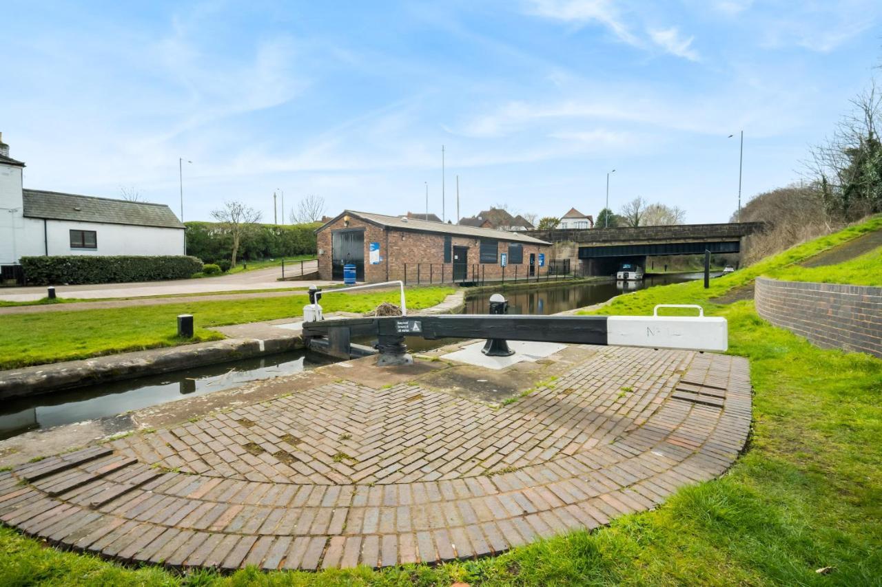 Beautiful Waterside Apartment - Parking - Perry Barr - Top Rated Birmingham Exteriör bild