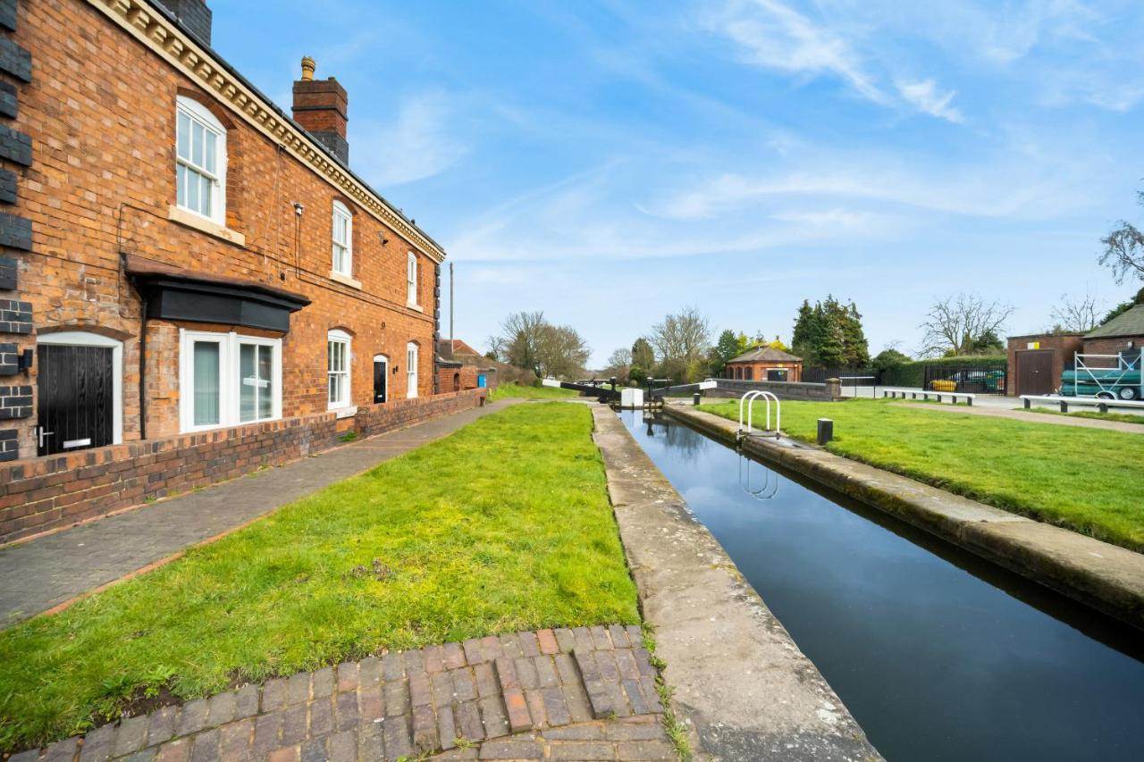 Beautiful Waterside Apartment - Parking - Perry Barr - Top Rated Birmingham Exteriör bild